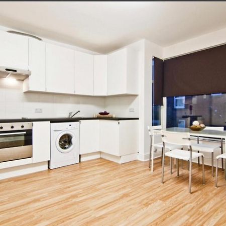 Private Room Close To Leeds University And City Centre Екстериор снимка