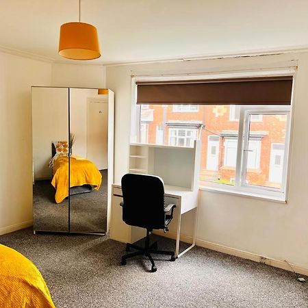 Private Room Close To Leeds University And City Centre Екстериор снимка