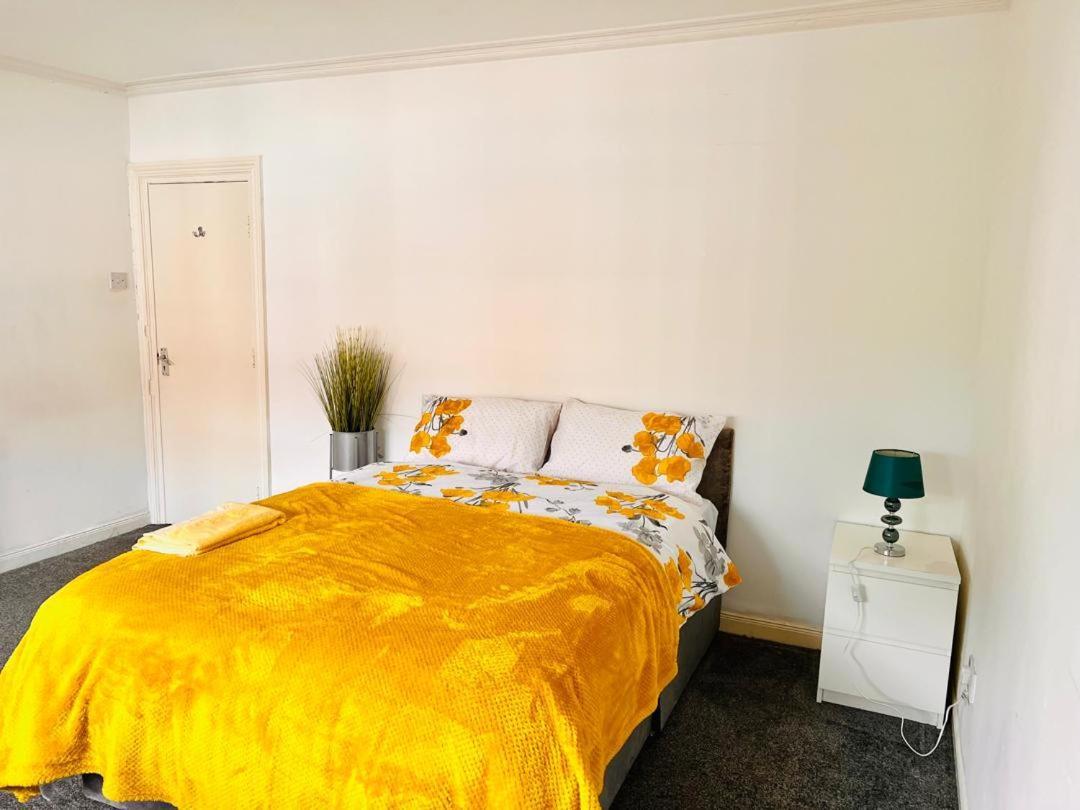 Private Room Close To Leeds University And City Centre Екстериор снимка
