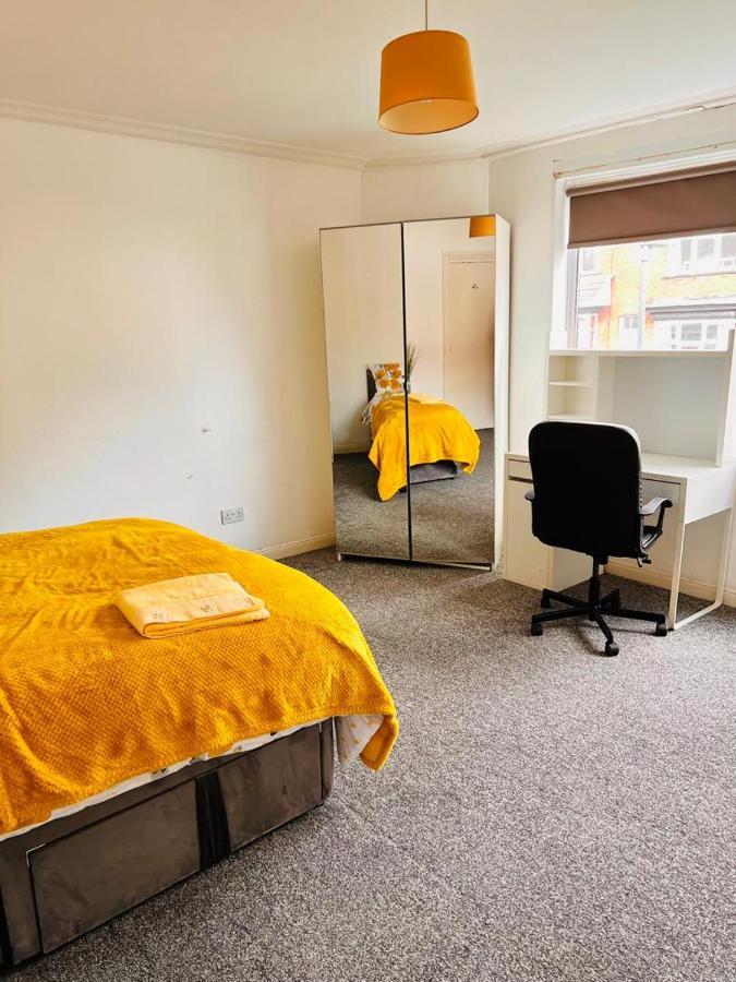 Private Room Close To Leeds University And City Centre Екстериор снимка
