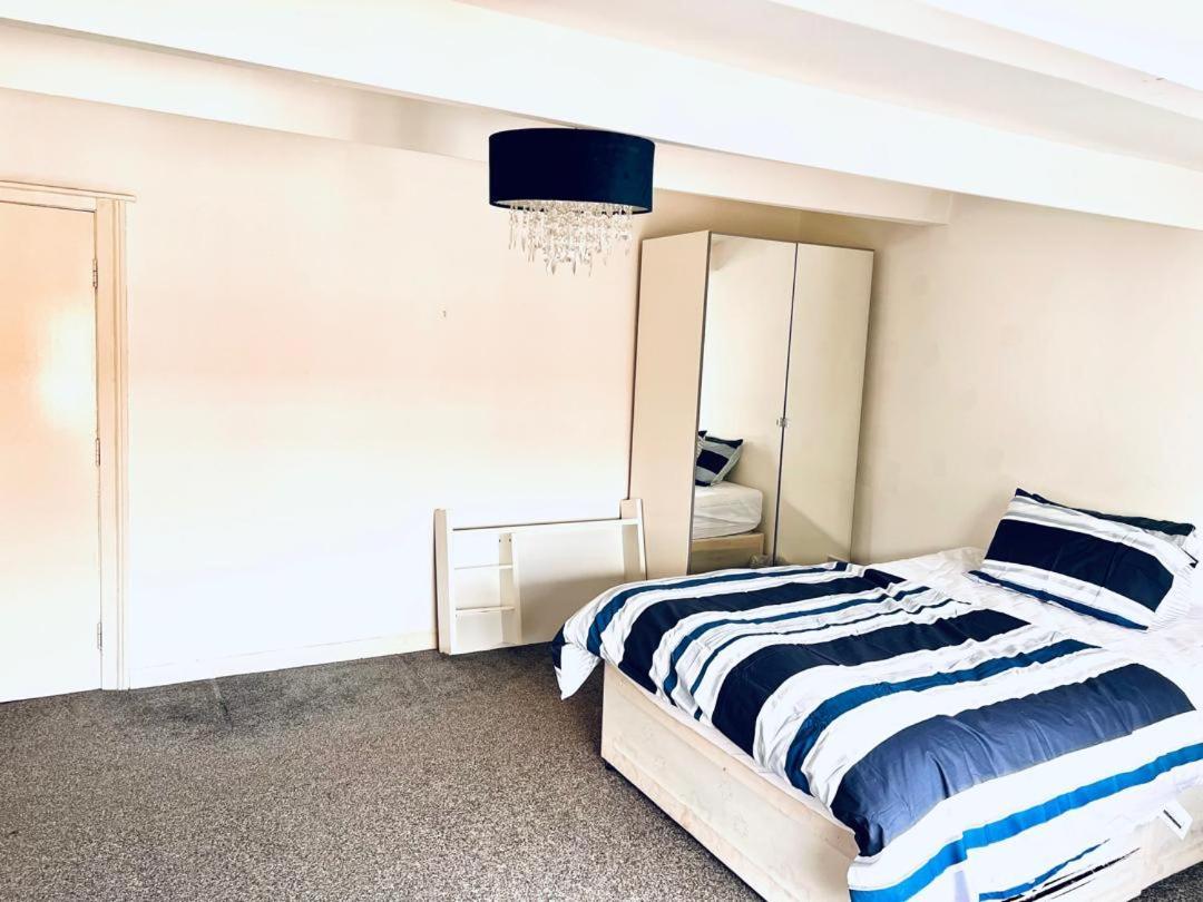 Private Room Close To Leeds University And City Centre Екстериор снимка