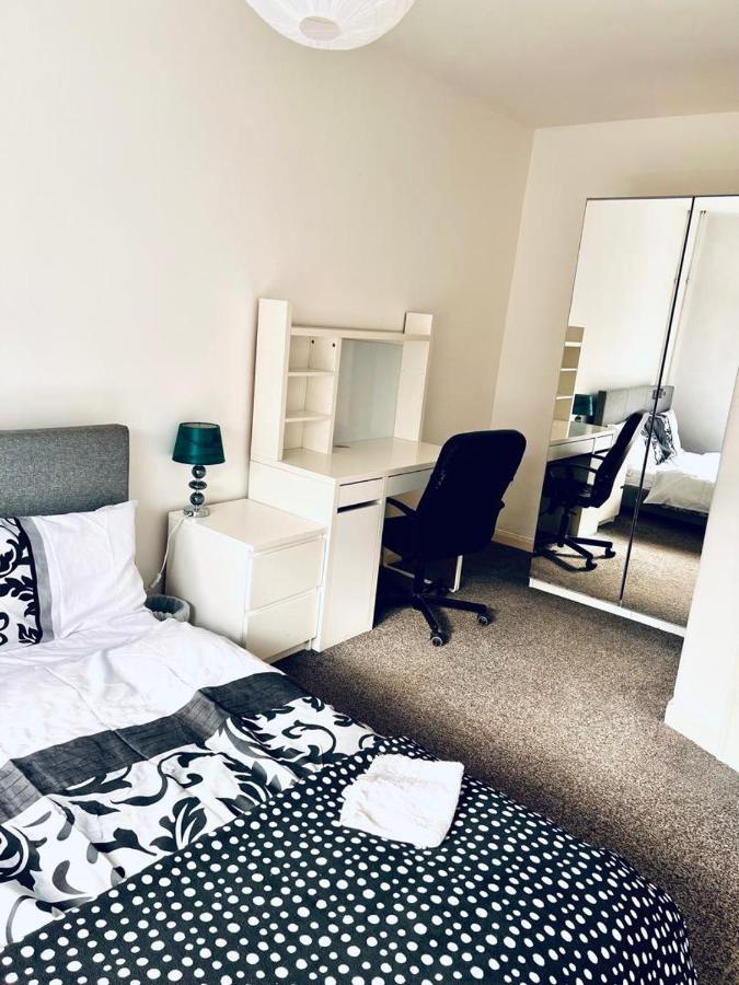 Private Room Close To Leeds University And City Centre Екстериор снимка