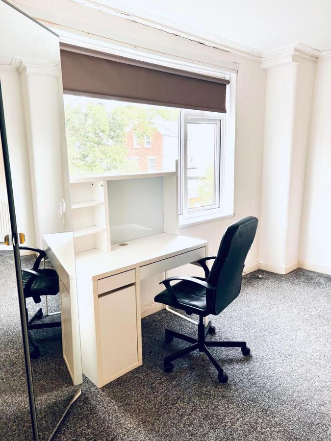 Private Room Close To Leeds University And City Centre Екстериор снимка