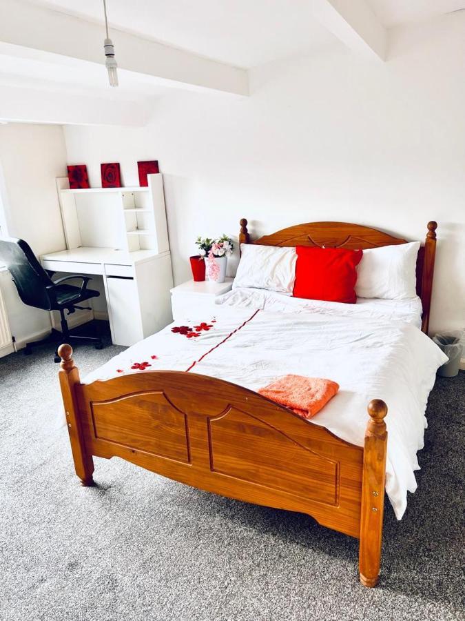Private Room Close To Leeds University And City Centre Екстериор снимка