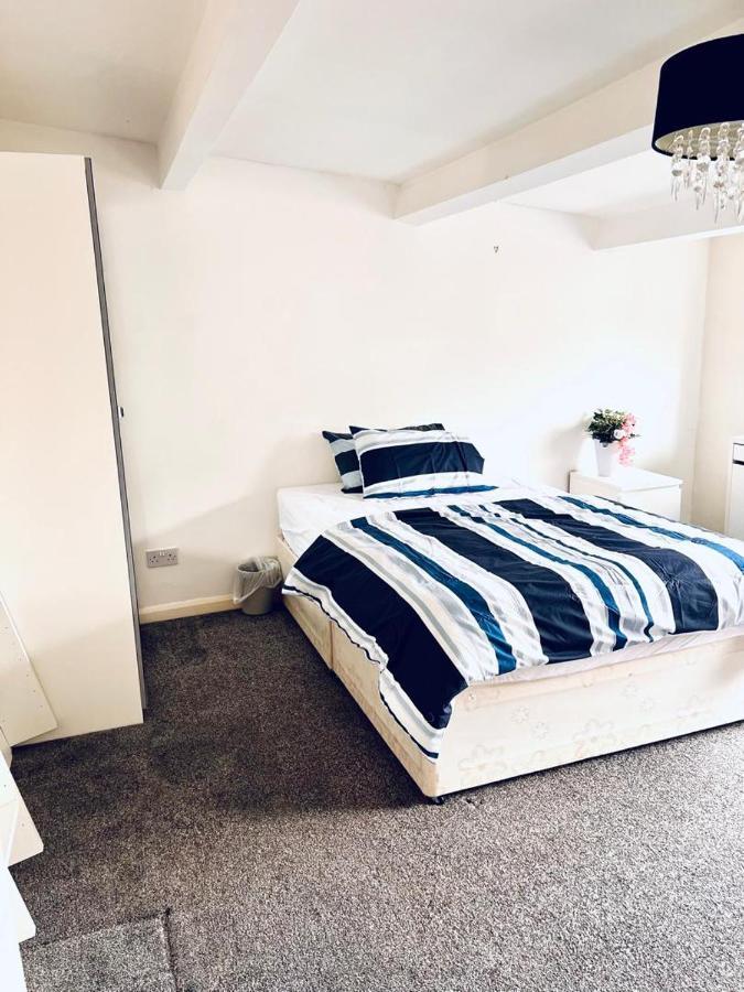 Private Room Close To Leeds University And City Centre Екстериор снимка