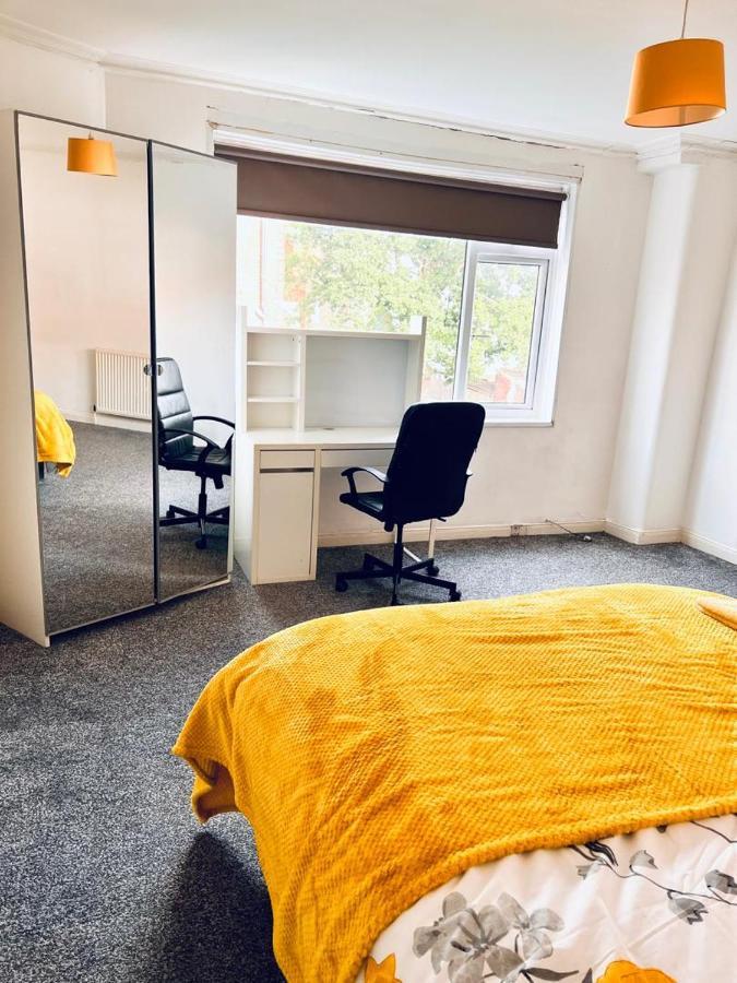 Private Room Close To Leeds University And City Centre Екстериор снимка