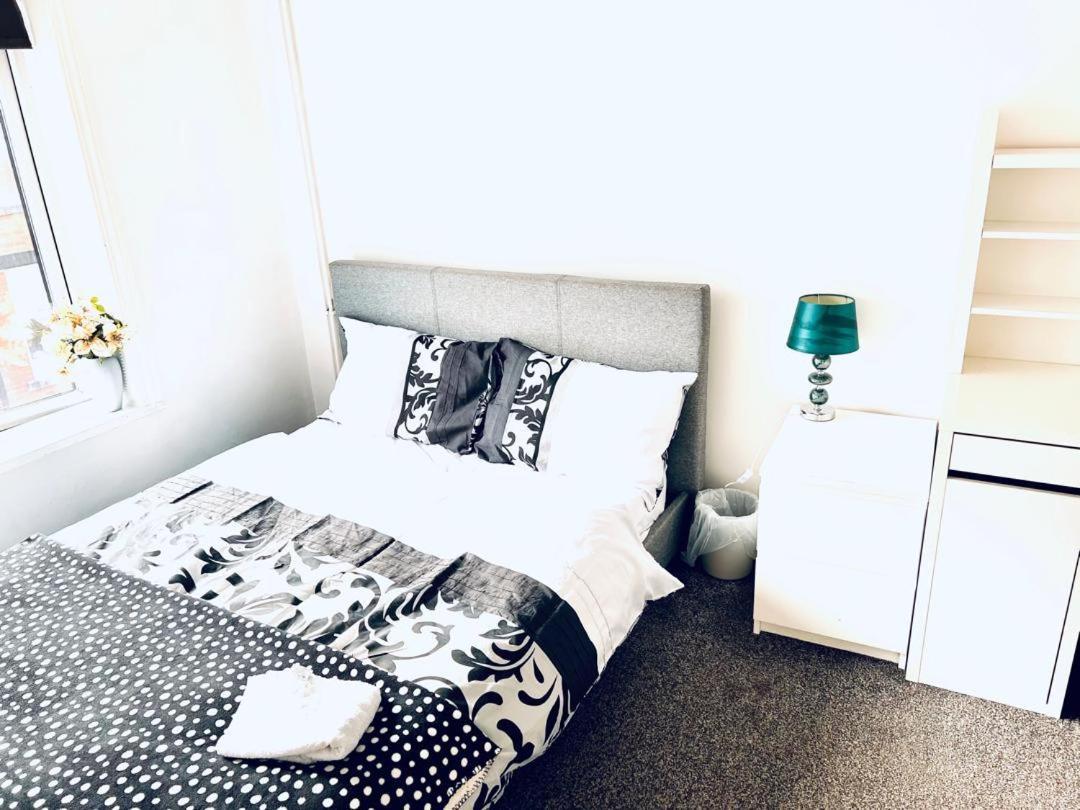 Private Room Close To Leeds University And City Centre Екстериор снимка