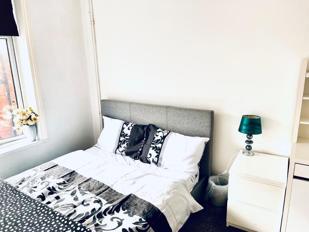 Private Room Close To Leeds University And City Centre Екстериор снимка
