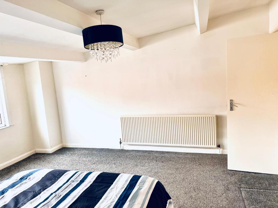 Private Room Close To Leeds University And City Centre Екстериор снимка