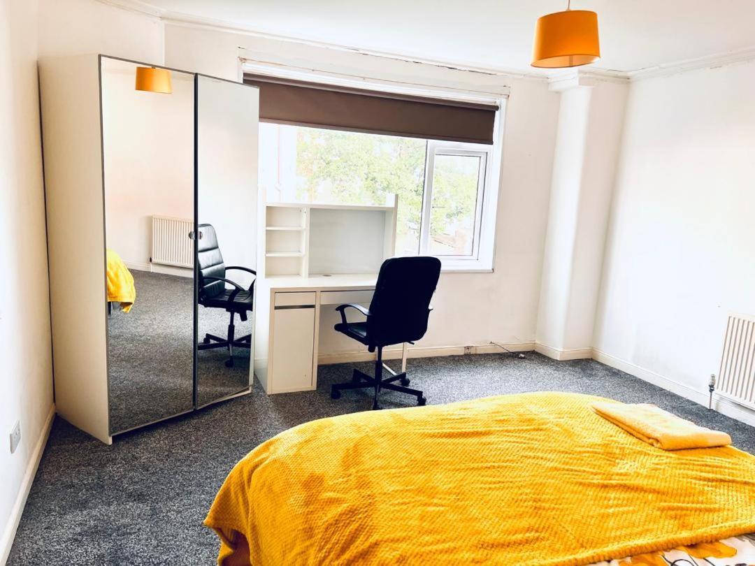 Private Room Close To Leeds University And City Centre Екстериор снимка