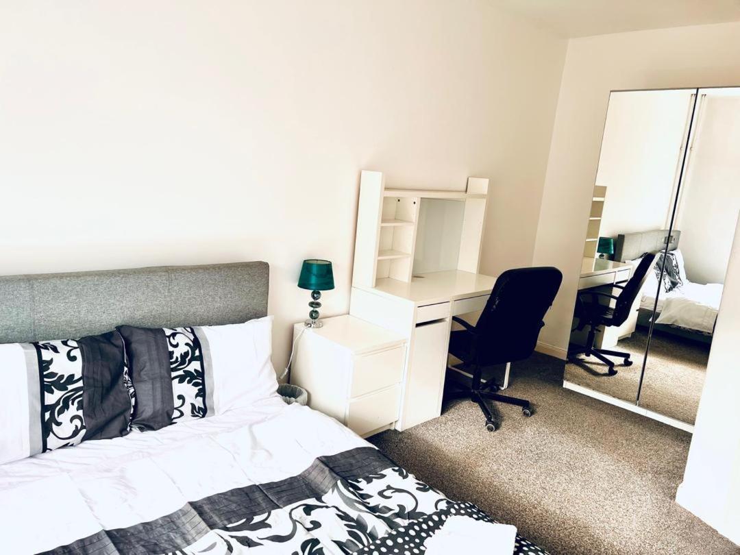 Private Room Close To Leeds University And City Centre Екстериор снимка