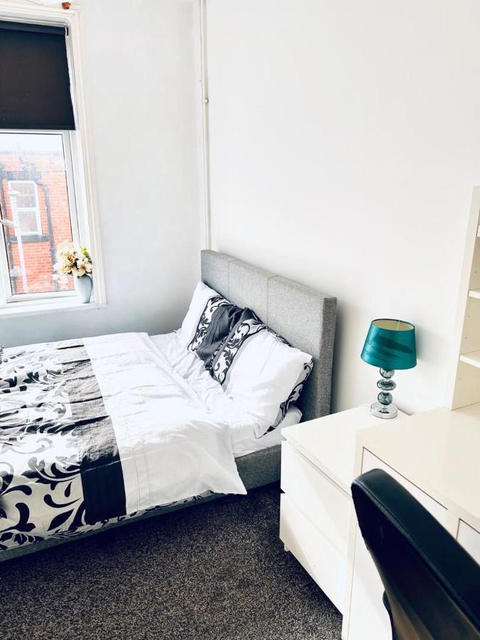 Private Room Close To Leeds University And City Centre Екстериор снимка