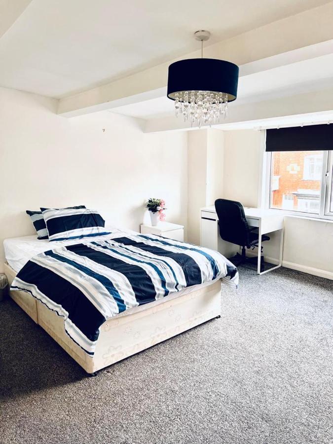 Private Room Close To Leeds University And City Centre Екстериор снимка