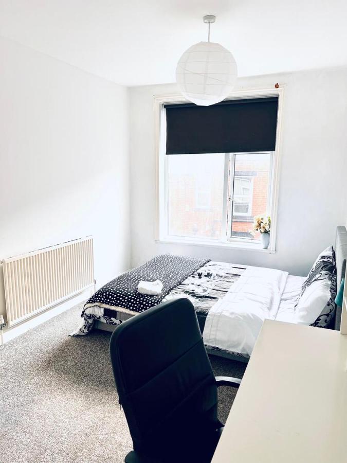Private Room Close To Leeds University And City Centre Екстериор снимка
